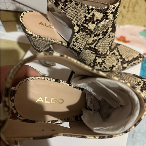 Chic Snakeskin Pattern Block Heels - Picture 2 of 5